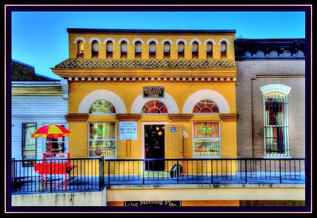 The Meeting Place Country Store | restaurant | 138 B West Main Street, UPPER LEVEL OF THE SKYMART, Morristown, TN 37814, USA | 8652072538 OR +1 865-207-2538