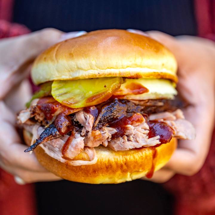 Dickeys Barbecue Pit | restaurant | 6775 Dixie Hwy, Fairfield, OH 45014, USA | 5138604000 OR +1 513-860-4000