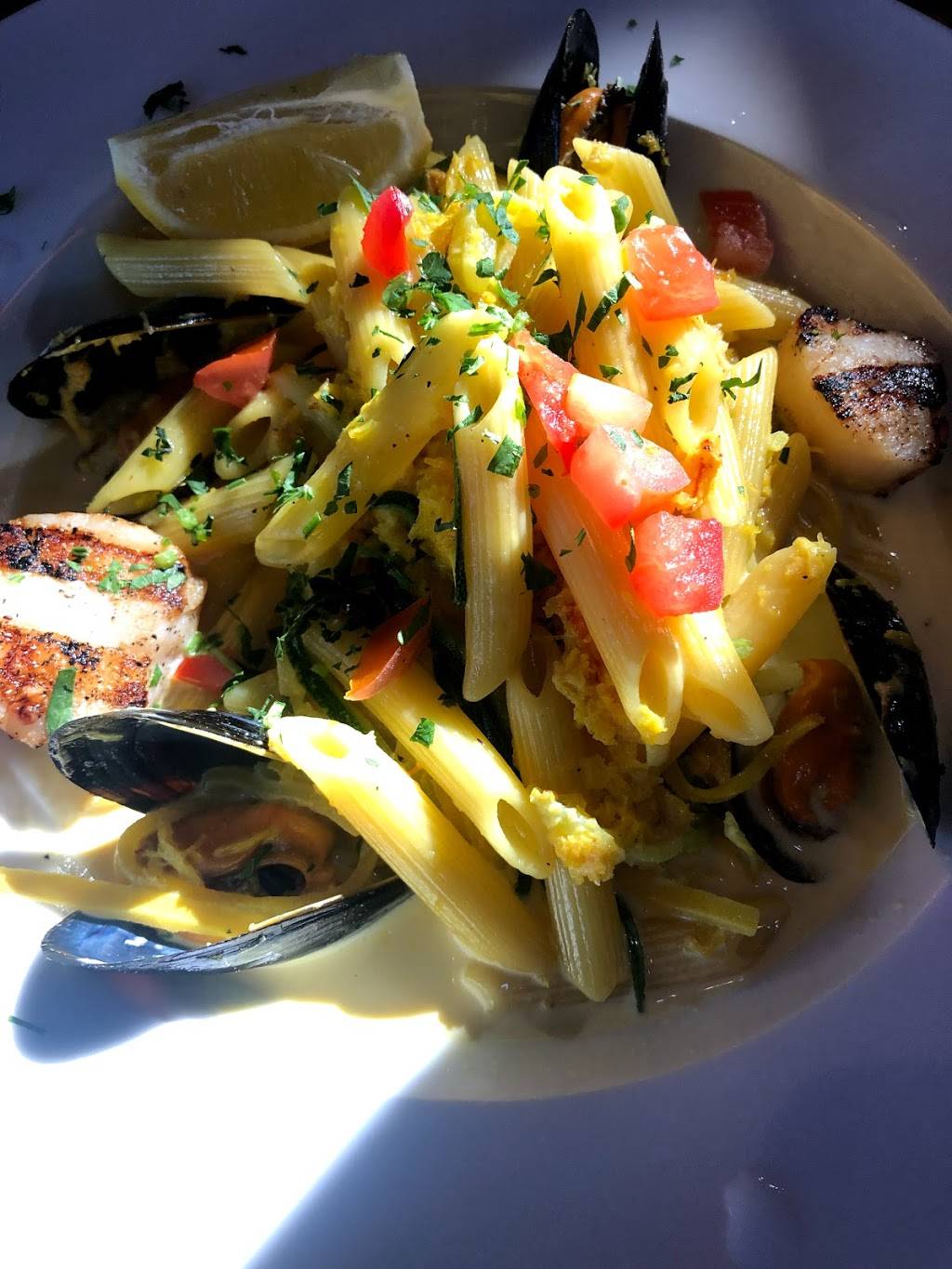 Loring Bar & Restaurant | restaurant | 327 14th Ave SE, Minneapolis, MN 55414, USA | 6123784849 OR +1 612-378-4849