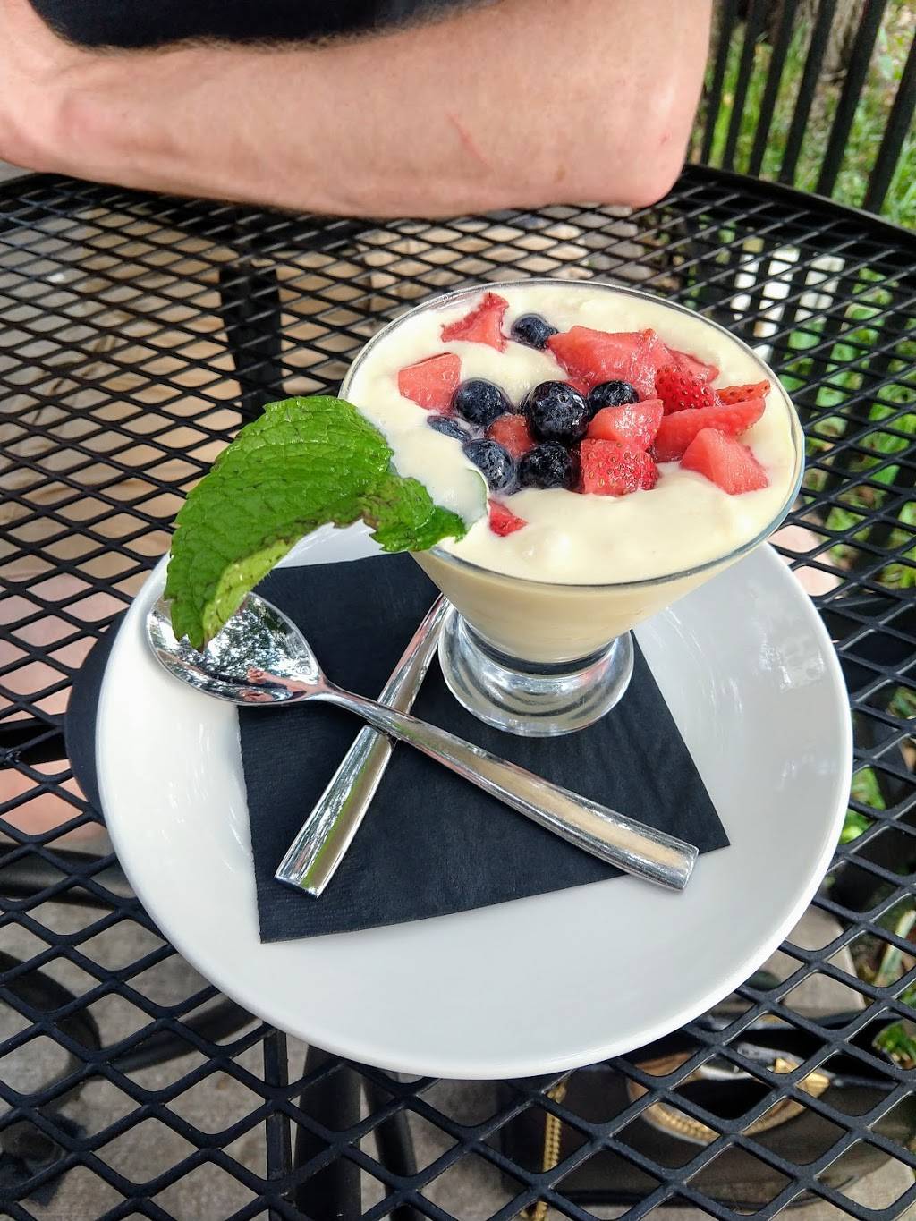 Taste Small Plates & Craft Cocktails | restaurant | 206 N Washington St, Easton, MD 21601, USA | 4108222888 OR +1 410-822-2888