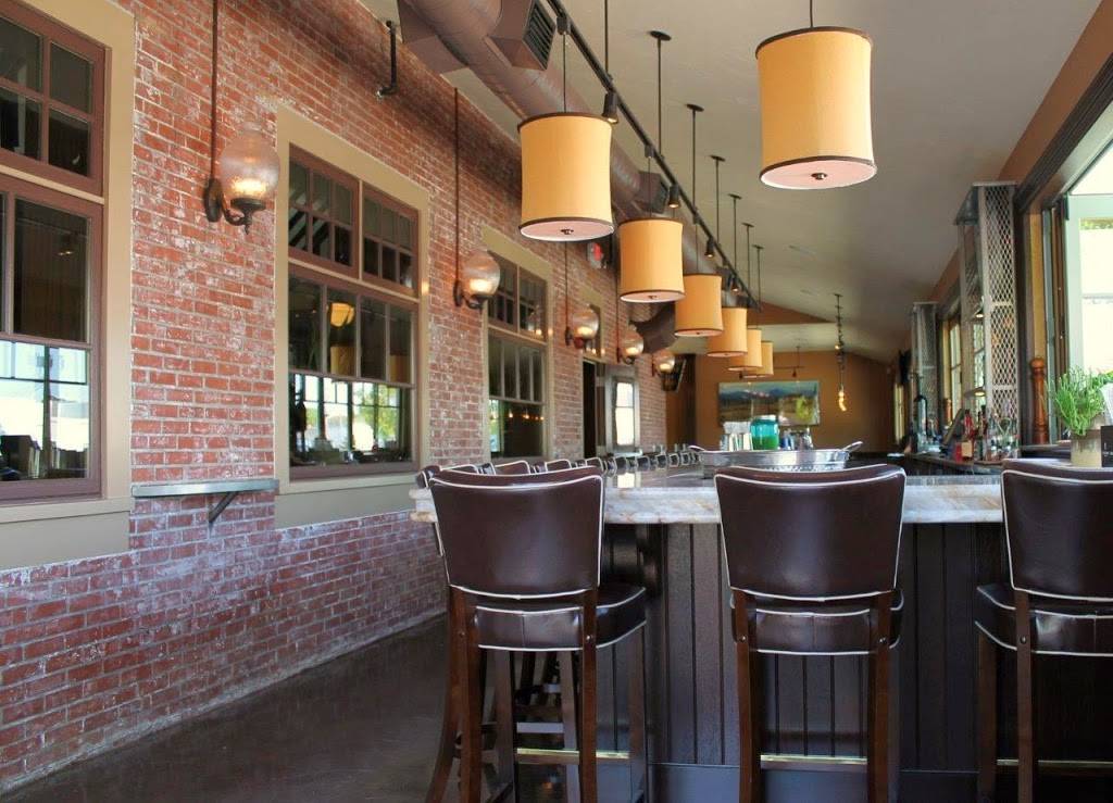 Colombos Cafe & Pastries | bakery | 544 Main St, Hyannis, MA 02601, USA | 5087905700 OR +1 508-790-5700