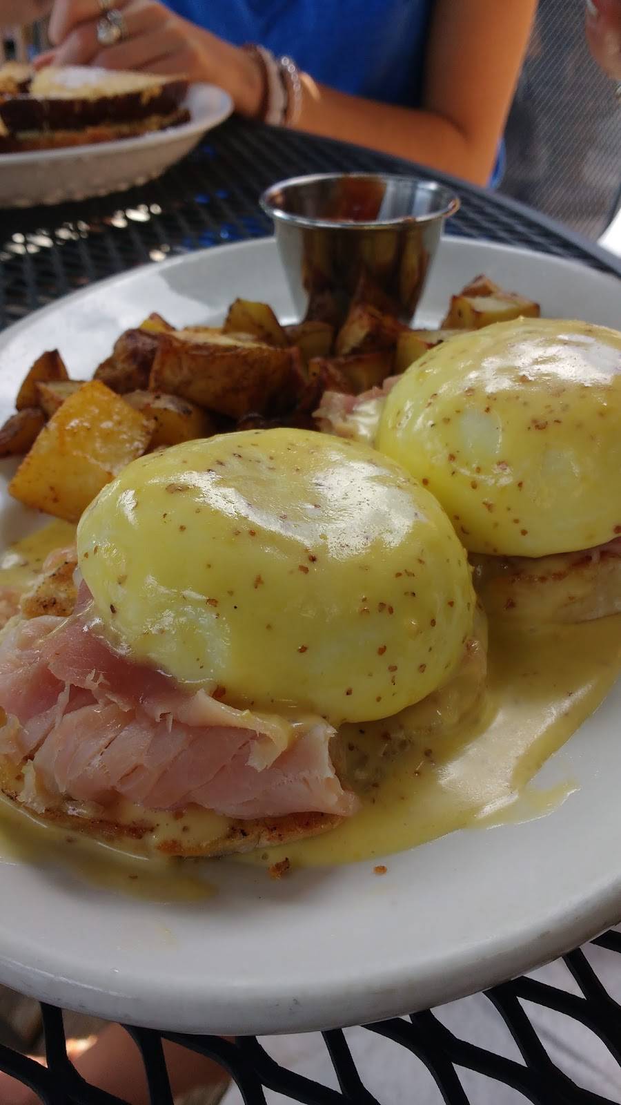 Riverside Farm Restaurant & Wine Market | restaurant | 291 Fairfield St, Oakland, ME 04963, USA | 2074654439 OR +1 207-465-4439