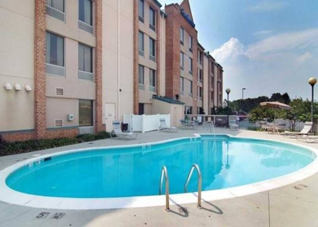 Comfort Inn Airport | restaurant | 5070 Valley View Blvd NW, Roanoke, VA 24012, USA | 5405272020 OR +1 540-527-2020