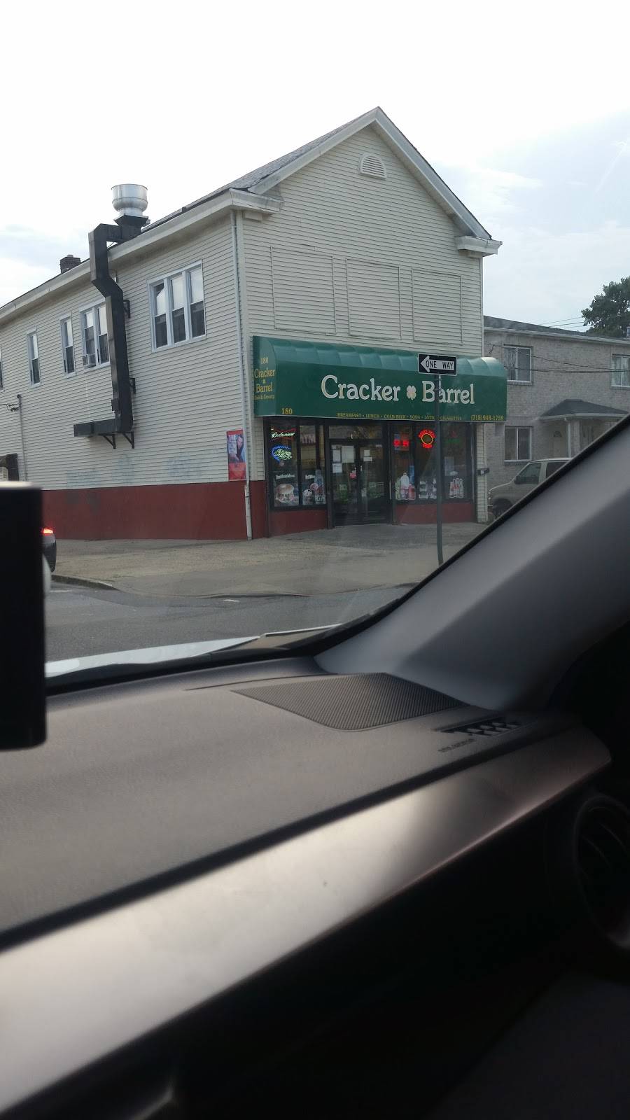 Cracker Barrel Deli | restaurant | 180 Main St, Staten Island, NY 10307, USA | 7189481758 OR +1 718-948-1758