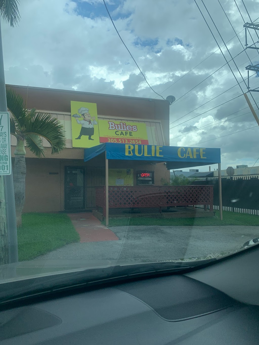 Bulies Cafe | restaurant | 7903 NW 64th St, Doral, FL 33178, USA | 3055132654 OR +1 305-513-2654