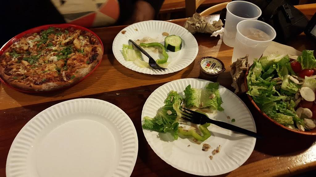 Pizza Port Ocean Beach | restaurant | 1956 Bacon St, San Diego, CA 92107, USA | 6192244700 OR +1 619-224-4700