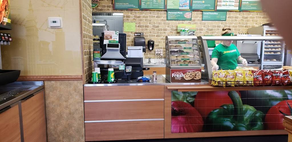 Subway | restaurant | 2575 Airport Rd, Jackson, MI 49202, USA | 5177846888 OR +1 517-784-6888