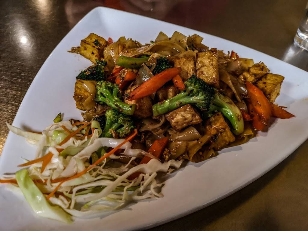 Aungs Bangkok Cafe | restaurant | 1225 E Hampden Ave, Englewood, CO 80113, USA | 3038069354 OR +1 303-806-9354