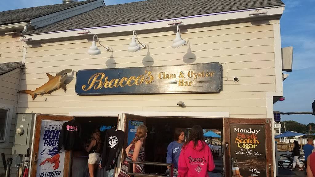 Braccos | restaurant | 319 Woodcleft Ave, Freeport, NY 11520, USA | 5163786589 OR +1 516-378-6589