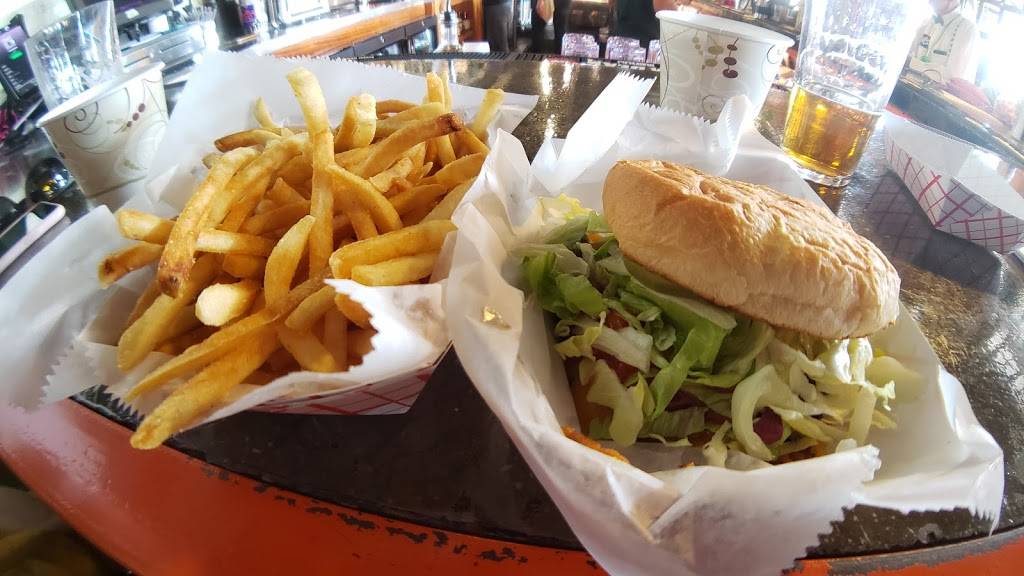 Queen City Radio | restaurant | 222 W 12th St, Cincinnati, OH 45202, USA | 5133810918 OR +1 513-381-0918