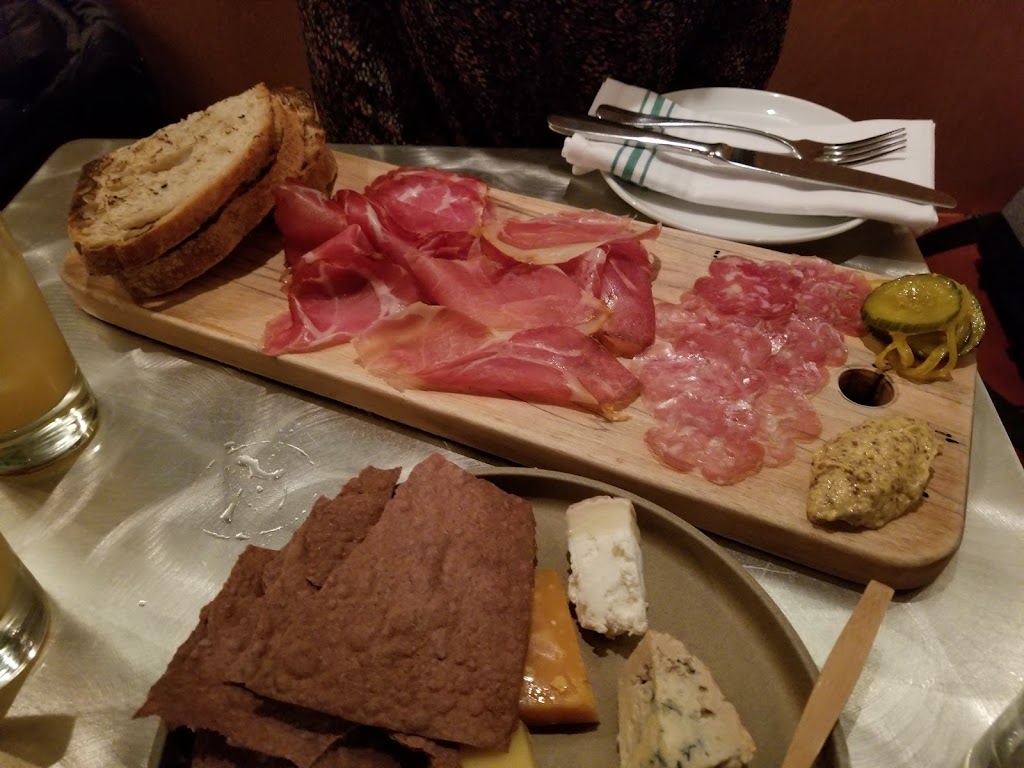 Spoke Wine Bar | restaurant | 89 Holland St, Somerville, MA 02144, USA | 6177189463 OR +1 617-718-9463