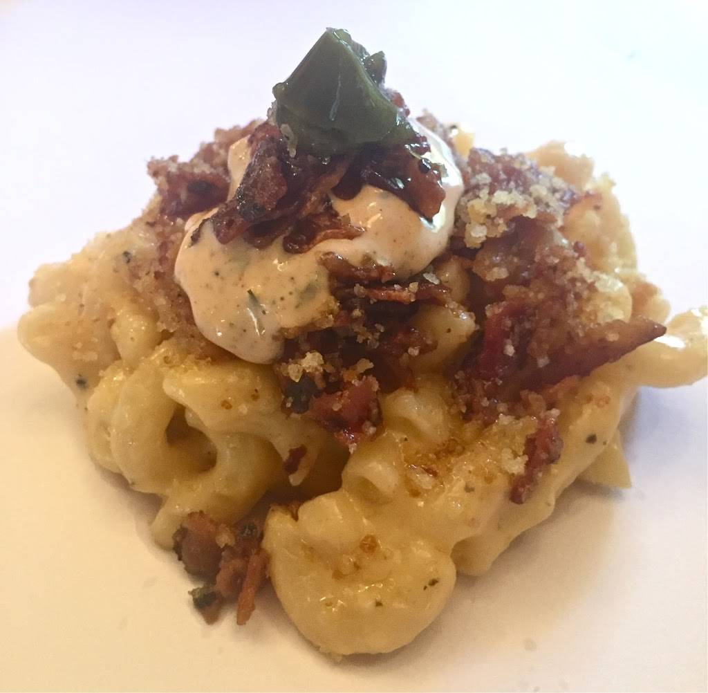 Mac Mart | restaurant | 104 S 18th St, Philadelphia, PA 19103, USA | 2154446144 OR +1 215-444-6144