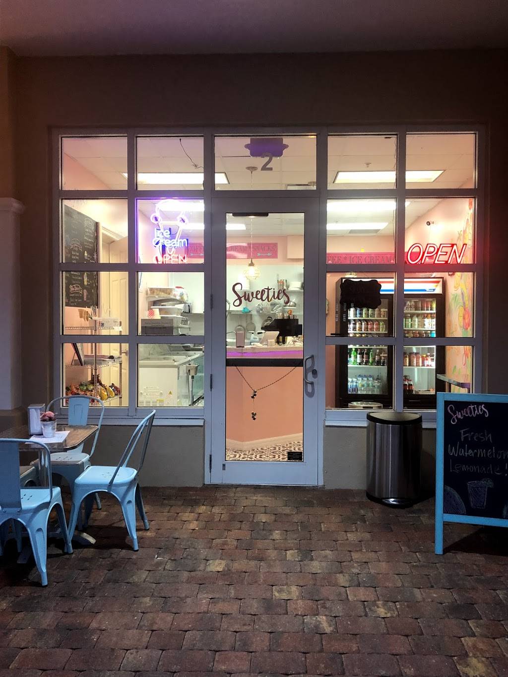 Sweeties at Verona Walk | cafe | 8090 Sorrento Ln #2, Naples, FL 34114, USA | 2393085903 OR +1 239-308-5903