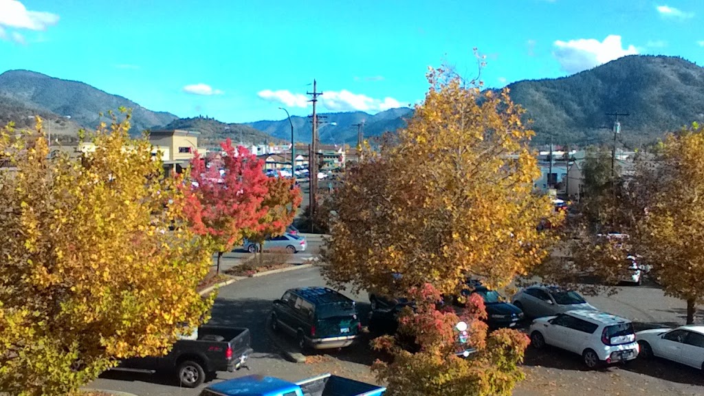 G Street Bar & Grill | restaurant | 125 SE G St, Grants Pass, OR 97526, USA | 5419565427 OR +1 541-956-5427