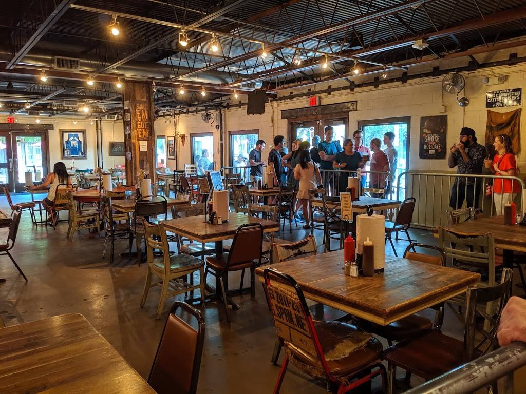 Pecan Lodge | restaurant | 2702 Main St, Dallas, TX 75226, USA | 2147488900 OR +1 214-748-8900