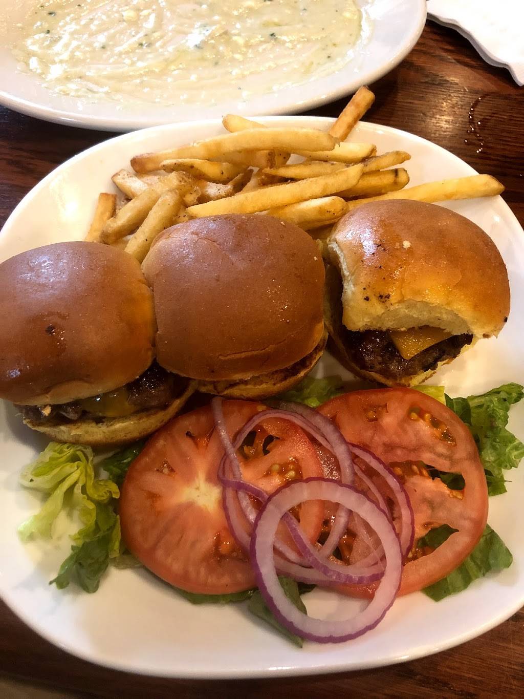 Recovery Sports Grill | restaurant | 2537 State Hwy 9, Malta, NY 12020, USA | 5188998156 OR +1 518-899-8156