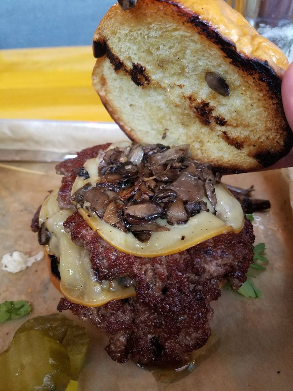 Hot Chip Burger Bar | restaurant | 1190 16th St SW, Rochester, MN 55902, USA | 5074240080 OR +1 507-424-0080