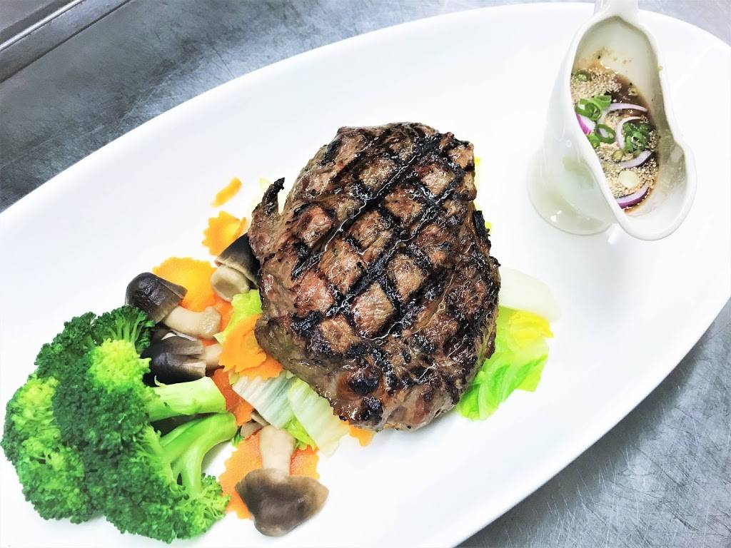 Thai Bistro & Sushi Bar | restaurant | 7 S Delaware Ave, Mason City, IA 50401, USA | 6412018216 OR +1 641-201-8216