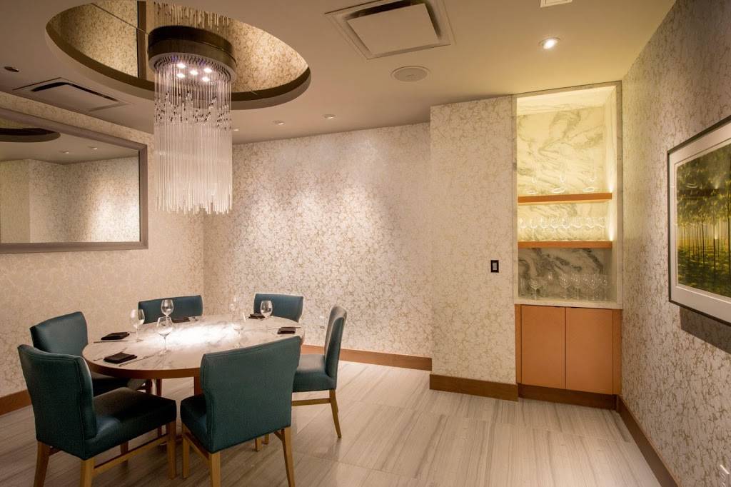 Del Friscos Double Eagle Steakhouse | restaurant | 888 Boylston St Suite 053, Boston, MA 02199, USA | 6172591568 OR +1 617-259-1568