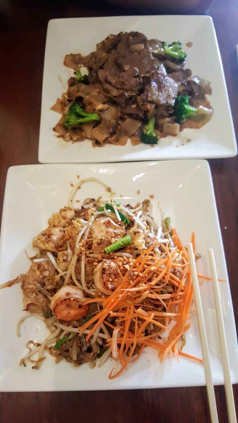 Charn Thai Restaurant | restaurant | 65 E Daily Dr, Camarillo, CA 93010, USA | 8053881138 OR +1 805-388-1138