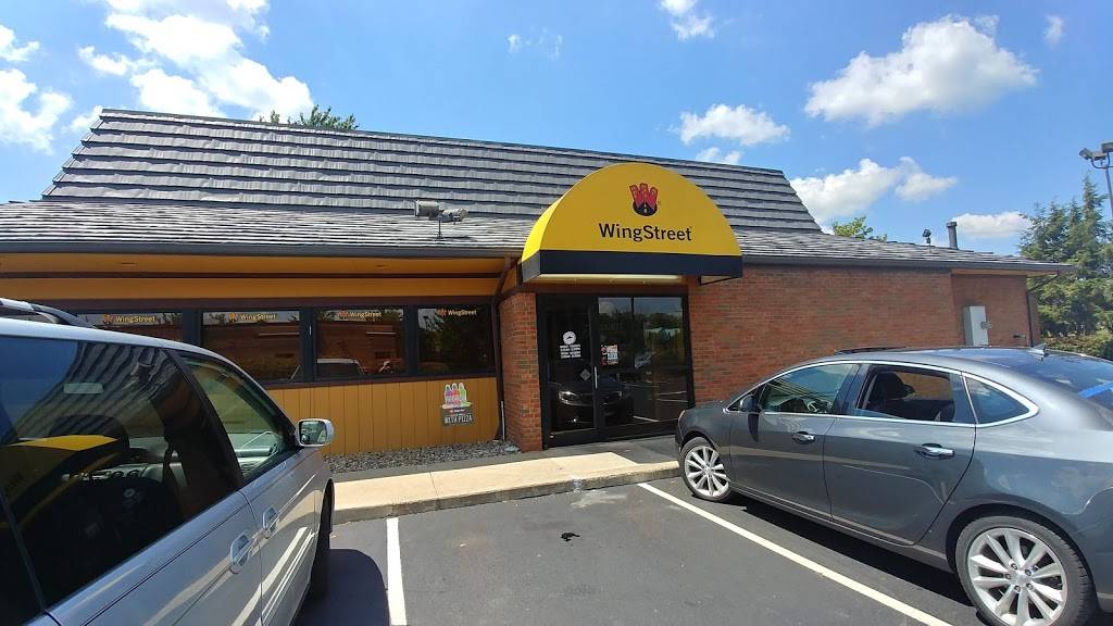 Pizza Hut | restaurant | 925 W Maple St, Hartville, OH 44632, USA | 3308778333 OR +1 330-877-8333