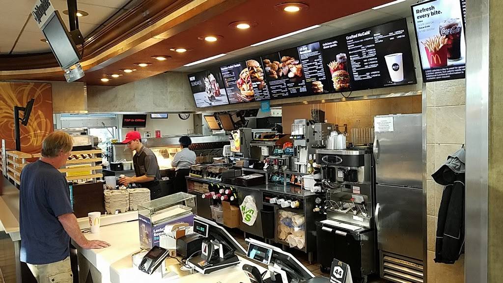 McDonalds | cafe | 18900 US-441, Mt Dora, FL 32757, USA | 3523837233 OR +1 352-383-7233