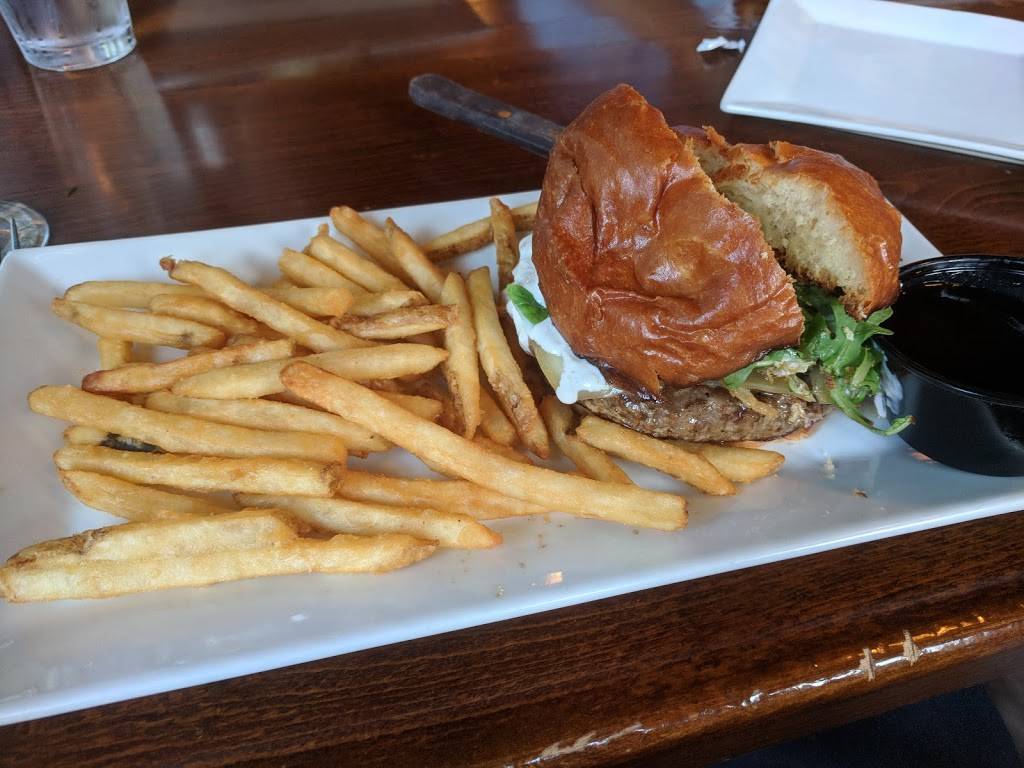 Carriage House | restaurant | 887 US-6, Mahopac, NY 10541, USA | 8458038728 OR +1 845-803-8728