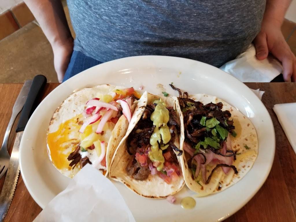 El Famoso | restaurant | 5228 N OConnor Blvd #126, Irving, TX 75039, USA | 4692219500 OR +1 469-221-9500