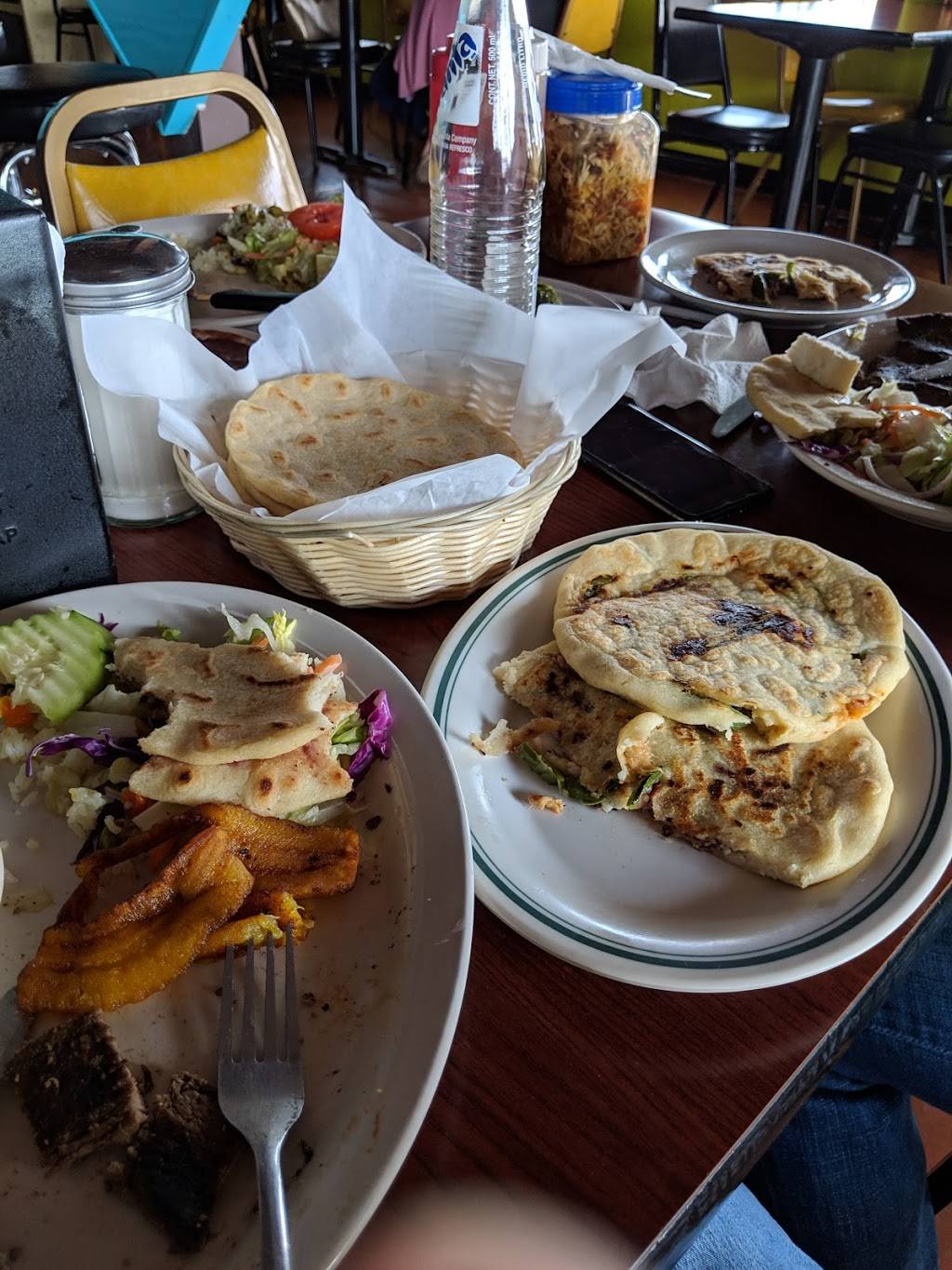 El Majahual Authentic Salvadorean Food | restaurant | 3301 SW 29th St, Oklahoma City, OK 73119, USA | 4056022661 OR +1 405-602-2661