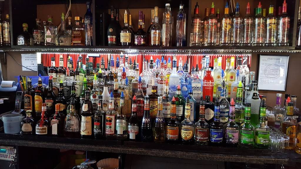 Sadie Maes Deli Dog | restaurant | 10530 SE Washington St, Portland, OR 97216, USA | 5032083055 OR +1 503-208-3055