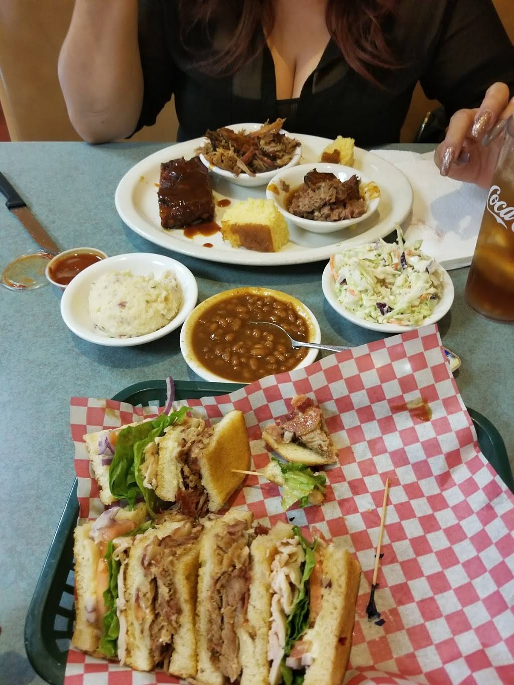 The Barbecue Company Grill and Catering | restaurant | 4636 S 36th St, Phoenix, AZ 85040, USA | 6022433771 OR +1 602-243-3771