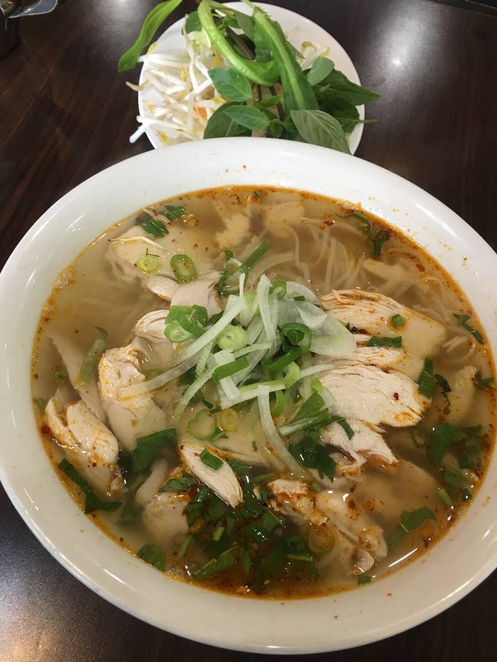 Pho Metro | restaurant | 2057 Lawrence Ave E, Scarborough, ON M1R 2Z4, Canada | 4167508898 OR +1 416-750-8898