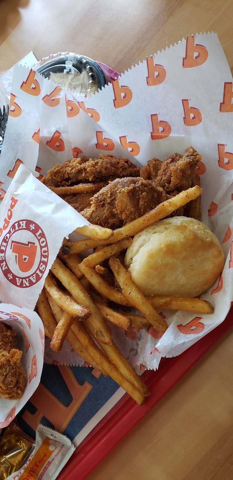 Popeyes Louisiana Kitchen | restaurant | 11205 SW 152nd St, Miami, FL 33157, USA | 3052532211 OR +1 305-253-2211
