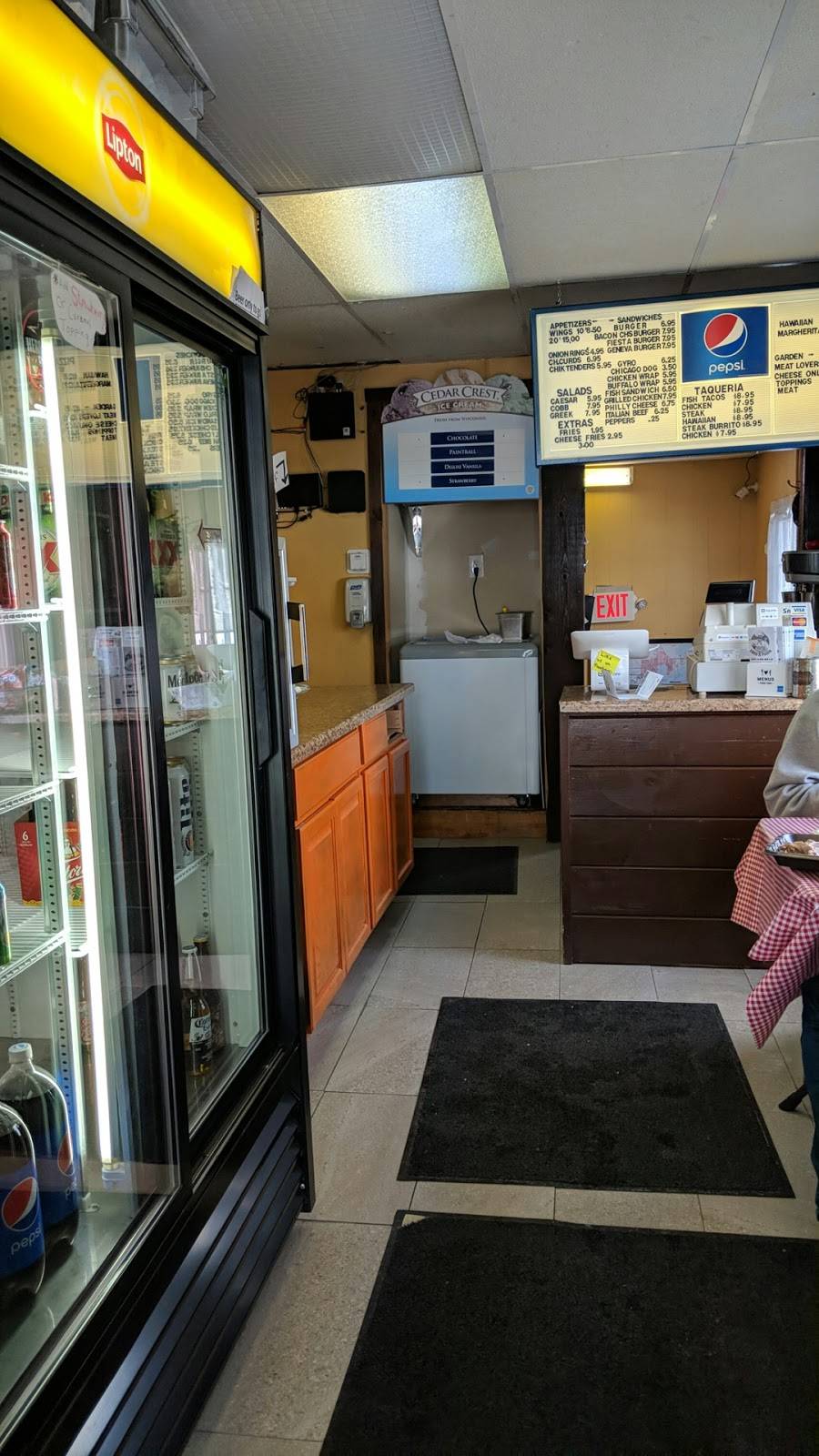 Luis Pizza | restaurant | W3410 S Lake Shore Dr, Lake Geneva, WI 53147, USA | 2622486810 OR +1 262-248-6810