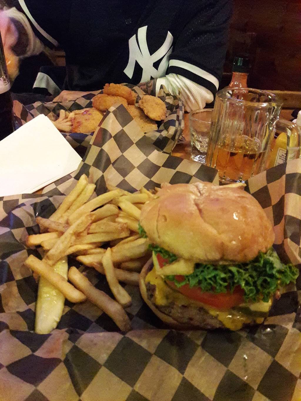 Leos Lodge | restaurant | 2525 E Jolly Rd, Lansing, MI 48910, USA | 5178823850 OR +1 517-882-3850