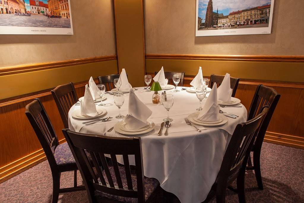 Croatia Restaurant | restaurant | 1989 Dundas St E, Mississauga, ON L4X 1M1, Canada | 9056244111 OR +1 905-624-4111