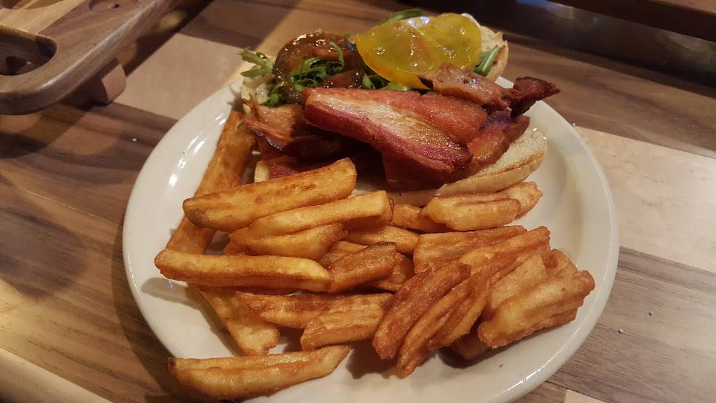 Two Bandits Brewing Co. | restaurant | 106 E High St, Hicksville, OH 43526, USA | 4195421087 OR +1 419-542-1087