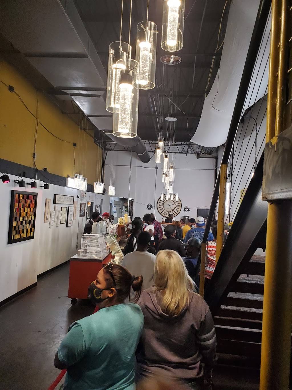 Sweetie Pies Frying Bird | restaurant | 110 E South St, Jackson, MS 39201, USA | 7695244843 OR +1 769-524-4843