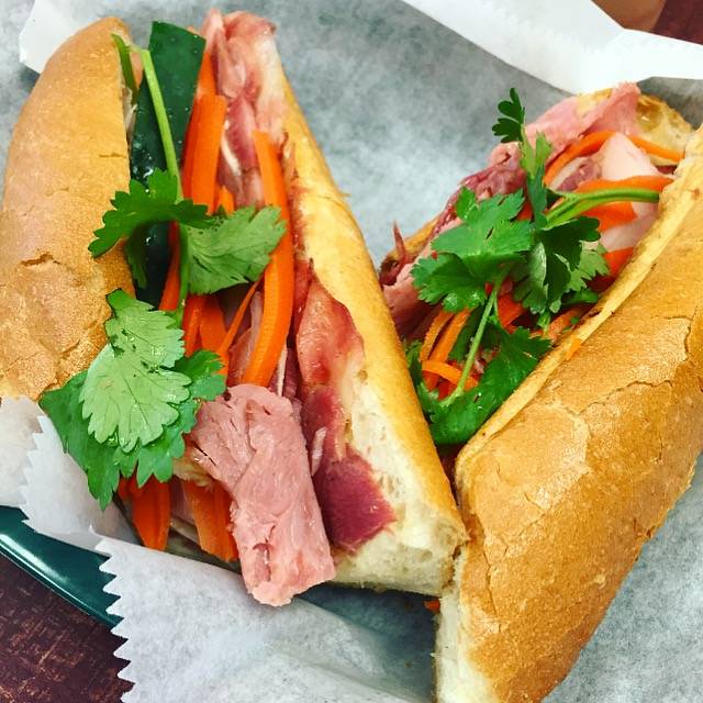 Crispy Banh Mi | restaurant | 2934 Shamrock Dr, Charlotte, NC 28205, USA | 9802377704 OR +1 980-237-7704