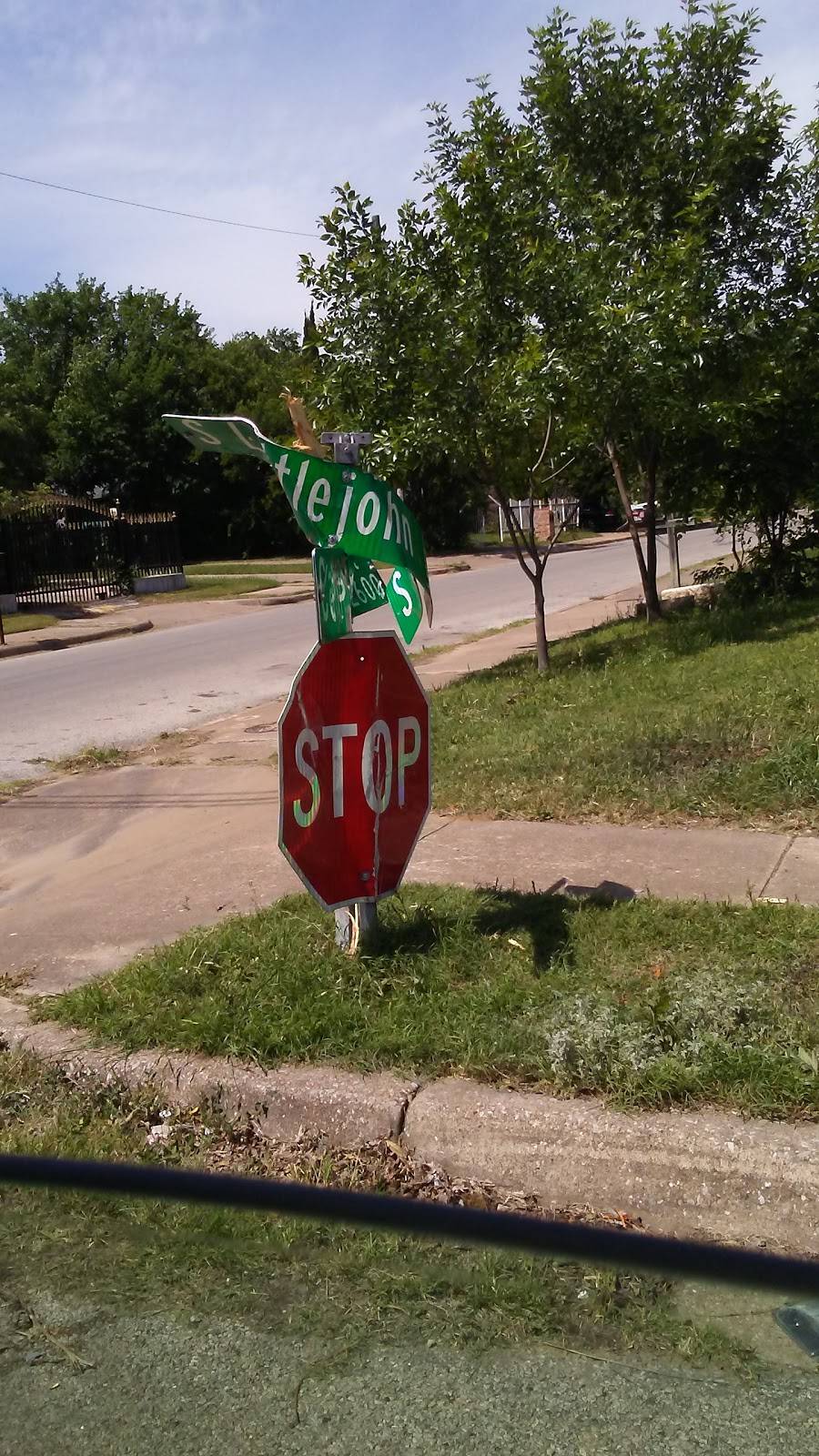 Williams Fried Chicken | restaurant | 4313 E Berry St, Fort Worth, TX 76105, USA | 8175345600 OR +1 817-534-5600