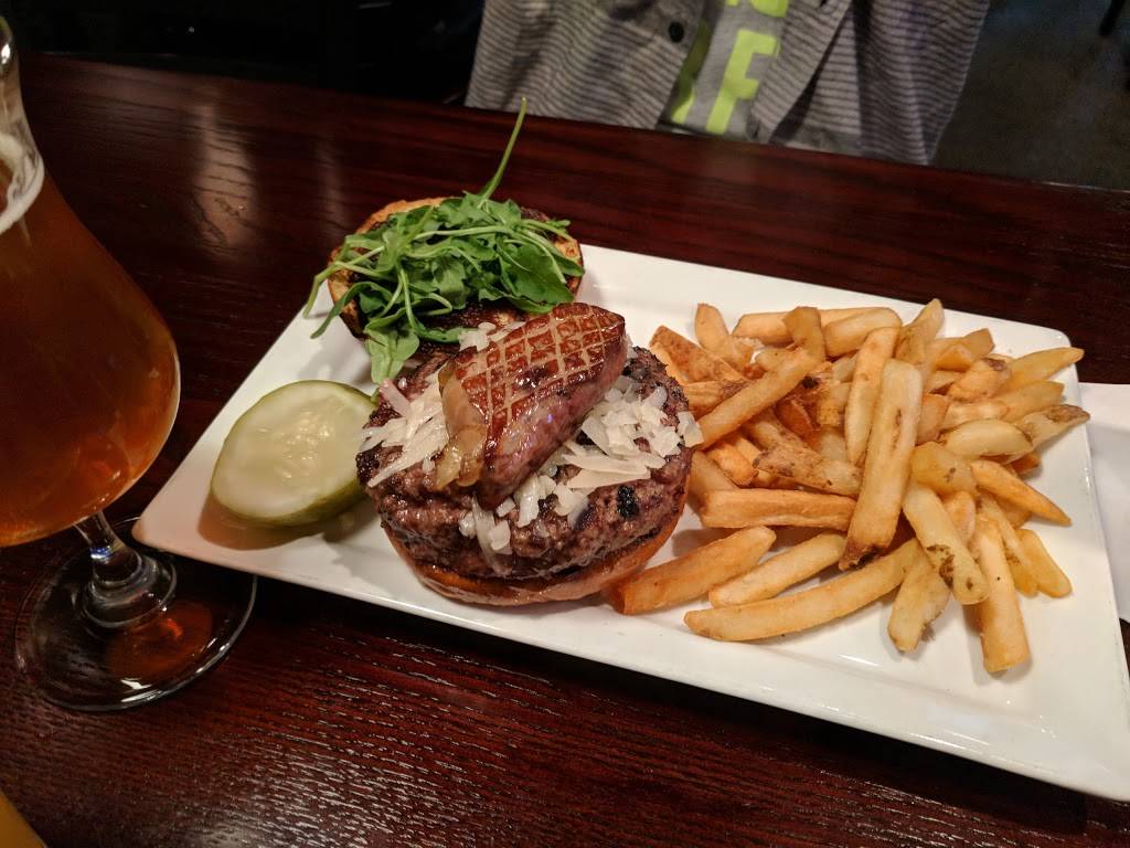 Two Stones Pub Wilmington | restaurant | 2502 Foulk Rd, Wilmington, DE 19810, USA | 3024393231 OR +1 302-439-3231