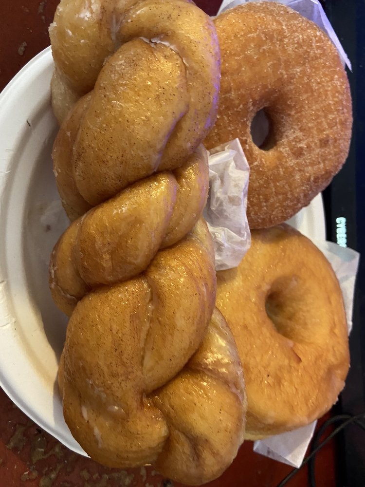 Luckys Bakery & Cafe | restaurant | 2666 Geneva Ave, Daly City, CA 94014, USA | 4154683172 OR +1 415-468-3172