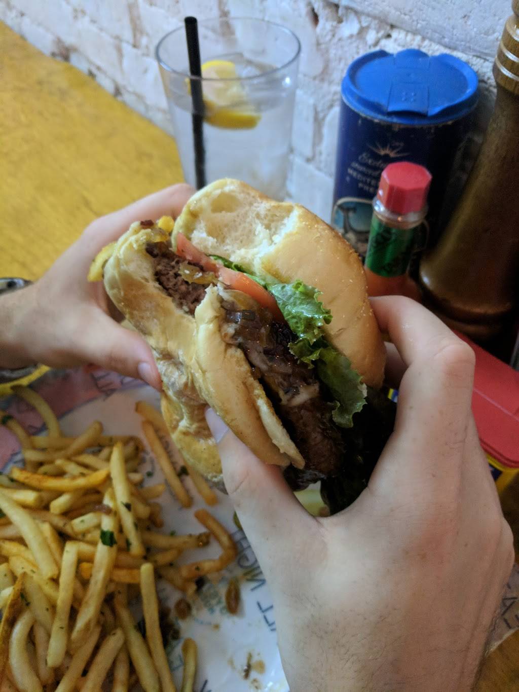 Trolley Square Oyster House | restaurant | 1707 Delaware Ave, Wilmington, DE 19806, USA | 3023847310 OR +1 302-384-7310