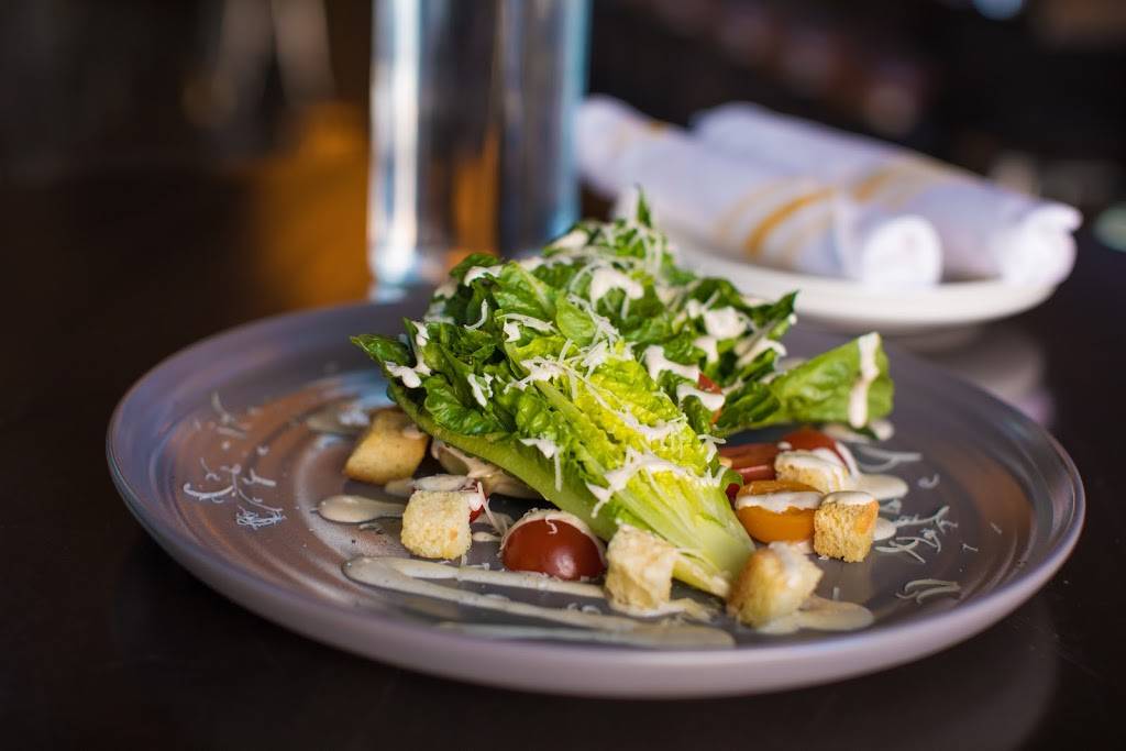 Rizzos Bar & Inn | restaurant | 3658 N Clark St, Chicago, IL 60613, USA | 7737998161 OR +1 773-799-8161