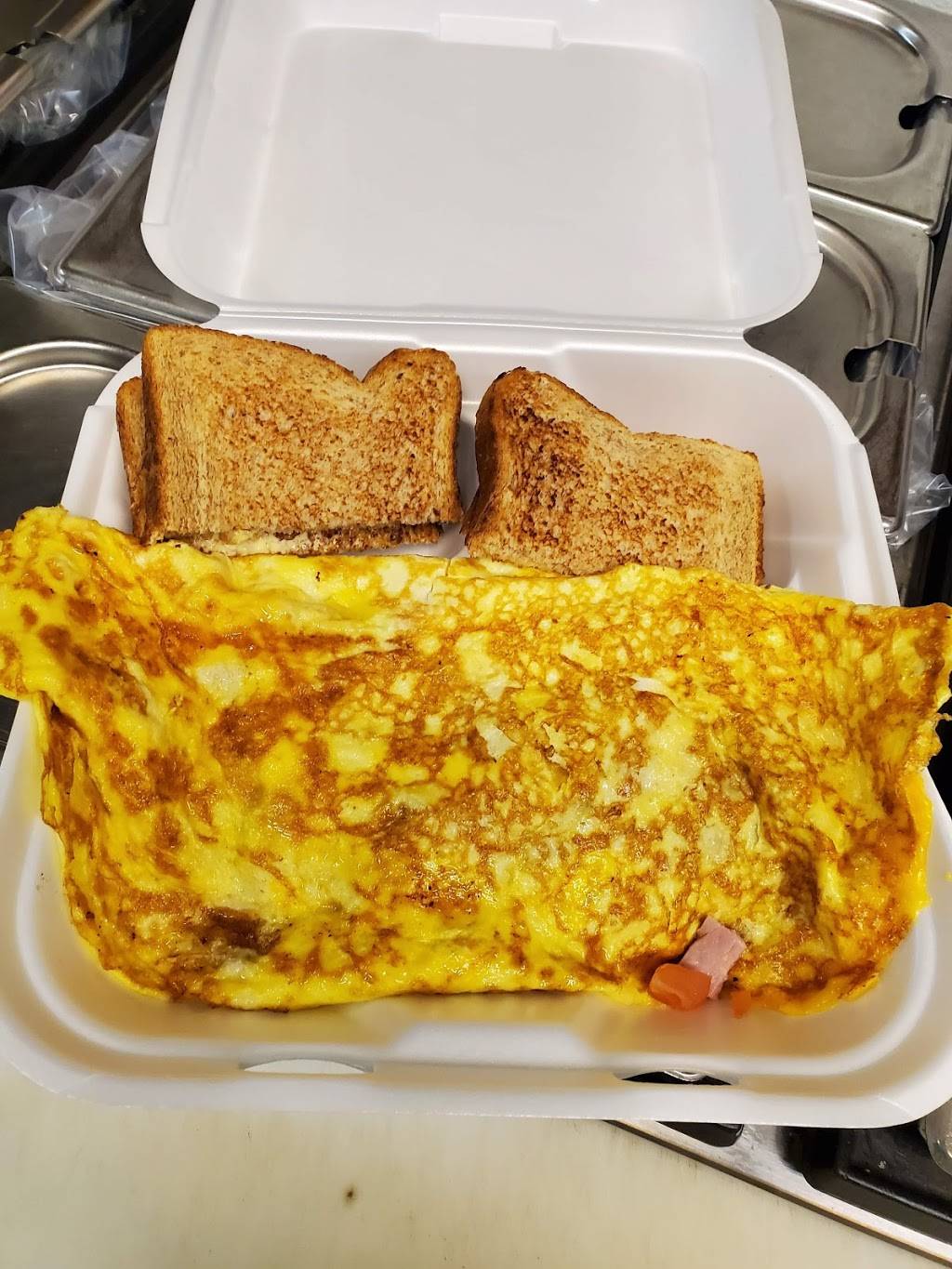 Home Plate Cafe Llc | restaurant | 804 S Main St, Shawano, WI 54166, USA | 7155263434 OR +1 715-526-3434