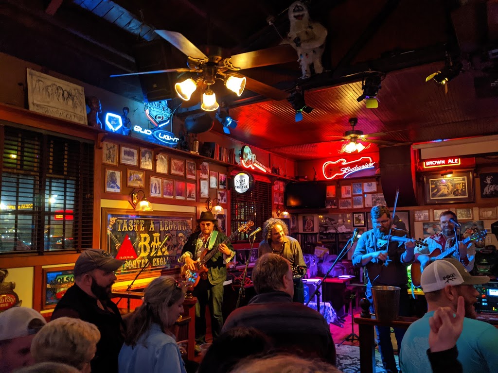 Thomas Street Tavern | restaurant | 1218 Thomas Ave, Charlotte, NC 28205, USA | 7043761622 OR +1 704-376-1622