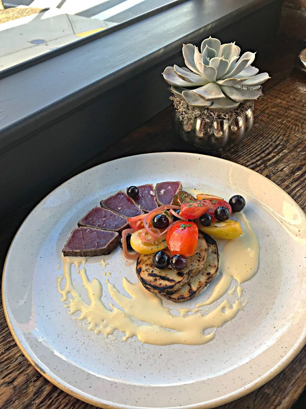 Ellis Square Social | restaurant | 252 Cabot St, Beverly, MA 01915, USA | 9789984450 OR +1 978-998-4450