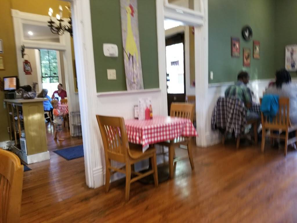 Guss World Famous Fried Chicken | restaurant | 215 S Center St, Collierville, TN 38017, USA | 9018536005 OR +1 901-853-6005