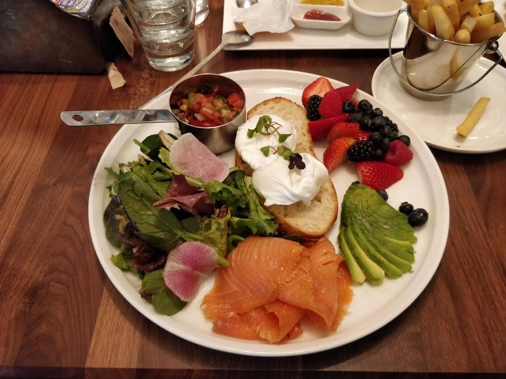 Home Plate | restaurant | 2150 Lombard St, San Francisco, CA 94123, USA | 4159224663 OR +1 415-922-4663