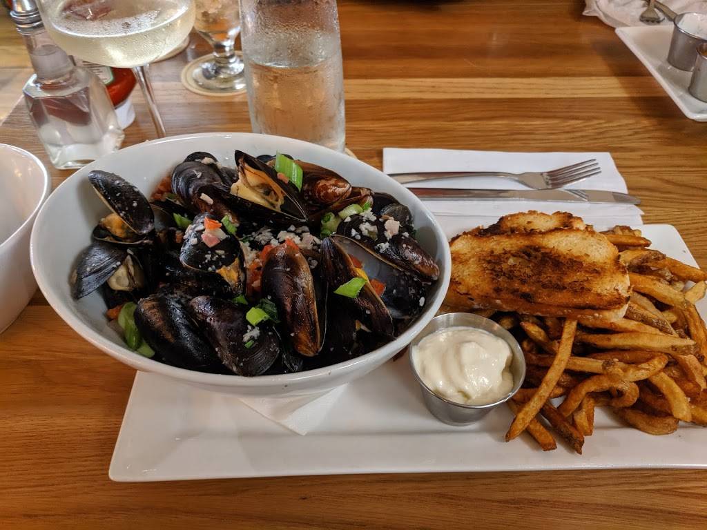 Bowmans on Bank | restaurant | 895 Bank St, Ottawa, ON K1S 3W4, Canada | 6132347674 OR +1 613-234-7674